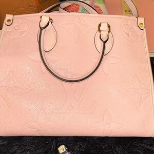 New Louis Vuitton bag for sale never been used beautiful light pink in color